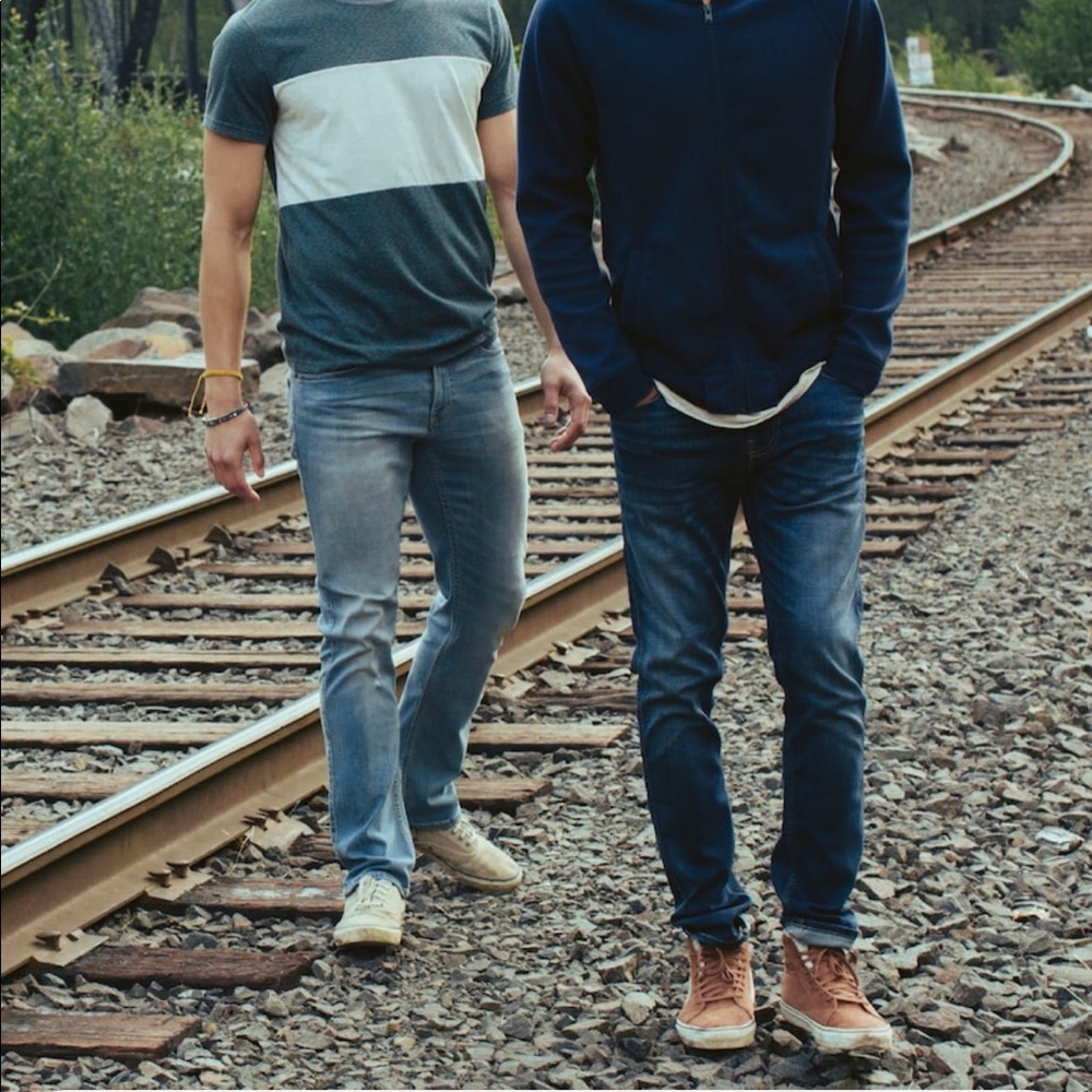 Hard to find 26x30 mens jeans. Hollister dark wash skinny.